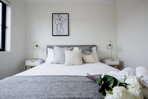 4 bedrooms, iron/ironing board, bed sheets