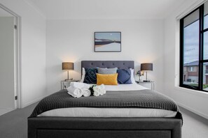 4 chambres, fer et planche à repasser, draps fournis