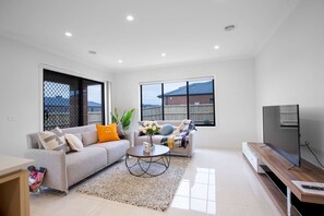 Living room - 108spacious Point Cook Estate4br2btdoublegarage (Point Cook)