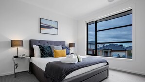 4 bedrooms, iron/ironing board, bed sheets
