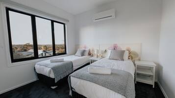 4 bedrooms, iron/ironing board, free WiFi, bed sheets