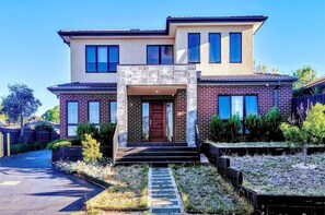 Exterior - 114glen Manor 1 (Glen Waverley)