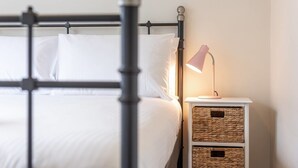 3 bedrooms, iron/ironing board, bed sheets - 111relaxing Family Getaway in Burwood (Burwood East)