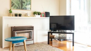 TV - 111relaxing Family Getaway in Burwood (Burwood East)