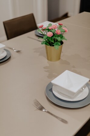 Tủ lạnh, lò vi sóng, lò nướng, bếp nấu 
