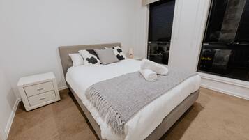 4 bedrooms, iron/ironing board, free WiFi, bed sheets