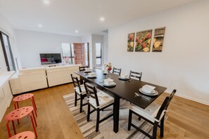 Dining - 115glen Manor 2 (Glen Waverley)