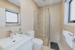 Bathroom - 115glen Manor 2 (Glen Waverley)