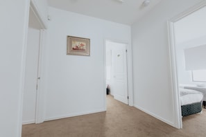 4 bedrooms, iron/ironing board, free WiFi, bed sheets