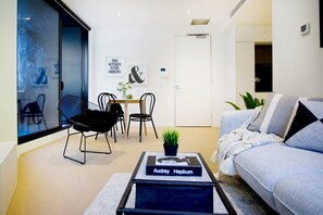 2 bedrooms, iron/ironing board, bed sheets