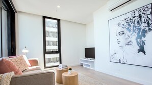 LED TV - 33 Mel Skyline Lvl 48 2BR 2 BTH Aptmel Cenfree Tram (Melbourne)