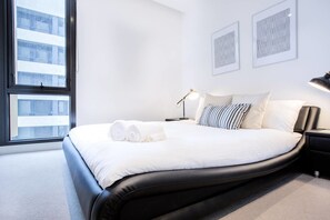 2 bedrooms, iron/ironing board, WiFi, bed sheets - 33 Mel Skyline Lvl 48 2BR 2 BTH Aptmel Cenfree Tram (Melbourne)