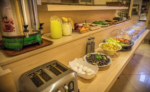 包每日自助早餐