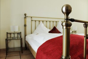 Iron/ironing board, free cots/infant beds, rollaway beds, free WiFi - Akazienhof Hotel & Brauhaus (Cologne)