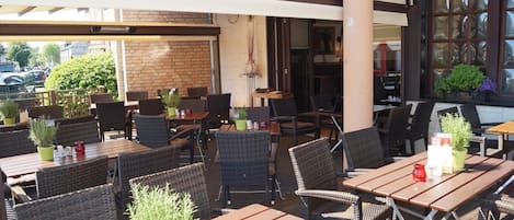 Khu ẩm thực ngoài trời