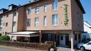Front of property - Akazienhof Hotel & Brauhaus (Cologne)