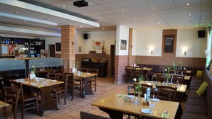 Free daily buffet breakfast - Akazienhof Hotel & Brauhaus (Cologne)