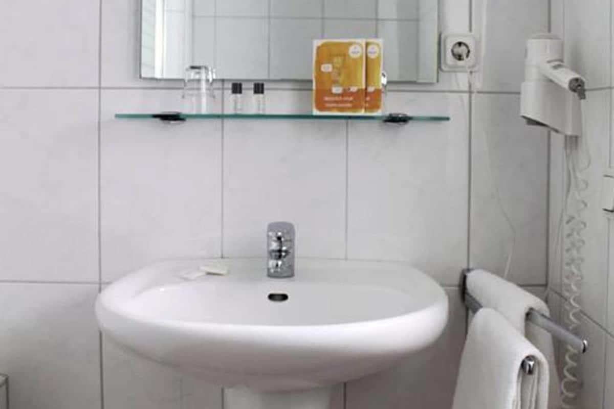 Bathroom | Free toiletries, hair dryer, towels