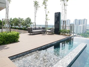 2 outdoor pools - Tamarind Suites by Elite Stay (Cyberjaya)
