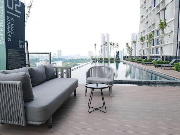 2 outdoor pools