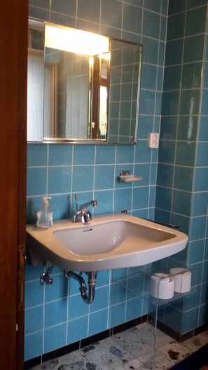 Duschwanne, Handtücher