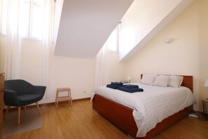 2 quartos, ferros/tábuas de passar roupa, Wi-Fi, roupa de cama