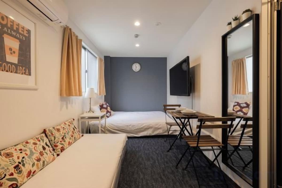 Desk, blackout drapes, soundproofing, WiFi (free)