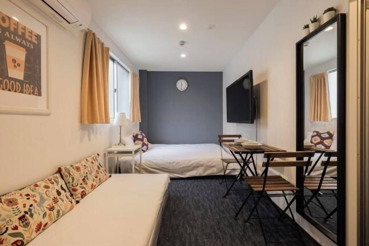 Desk, blackout drapes, soundproofing, WiFi (free)