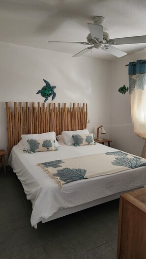 1 quarto, cofres nos quartos, ferros/tábuas de passar roupa