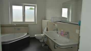 Double Room | Bathroom | Towels