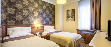 Standard Twin Room | Minibar, in-room safe, individually decorated, individually furnished