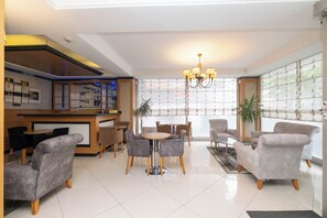 Coin salon dans le hall