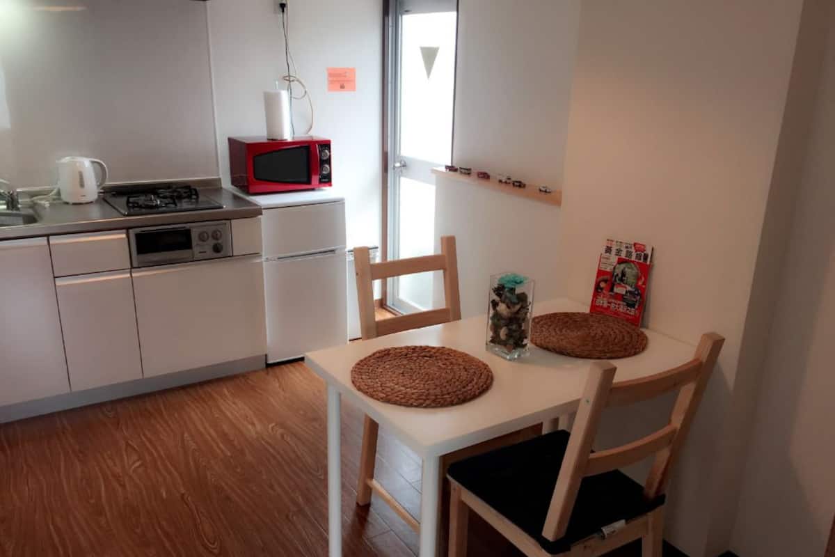 Room (502) | In-room dining
