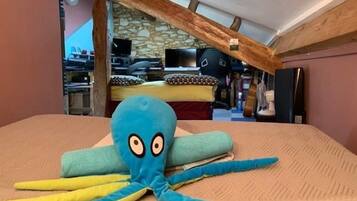 Chambre double (Music) | Individually decorated, individually furnished, desk, laptop workspace