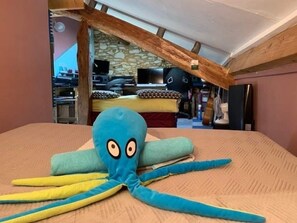 Chambre double (Music) | Individually decorated, individually furnished, desk, laptop workspace