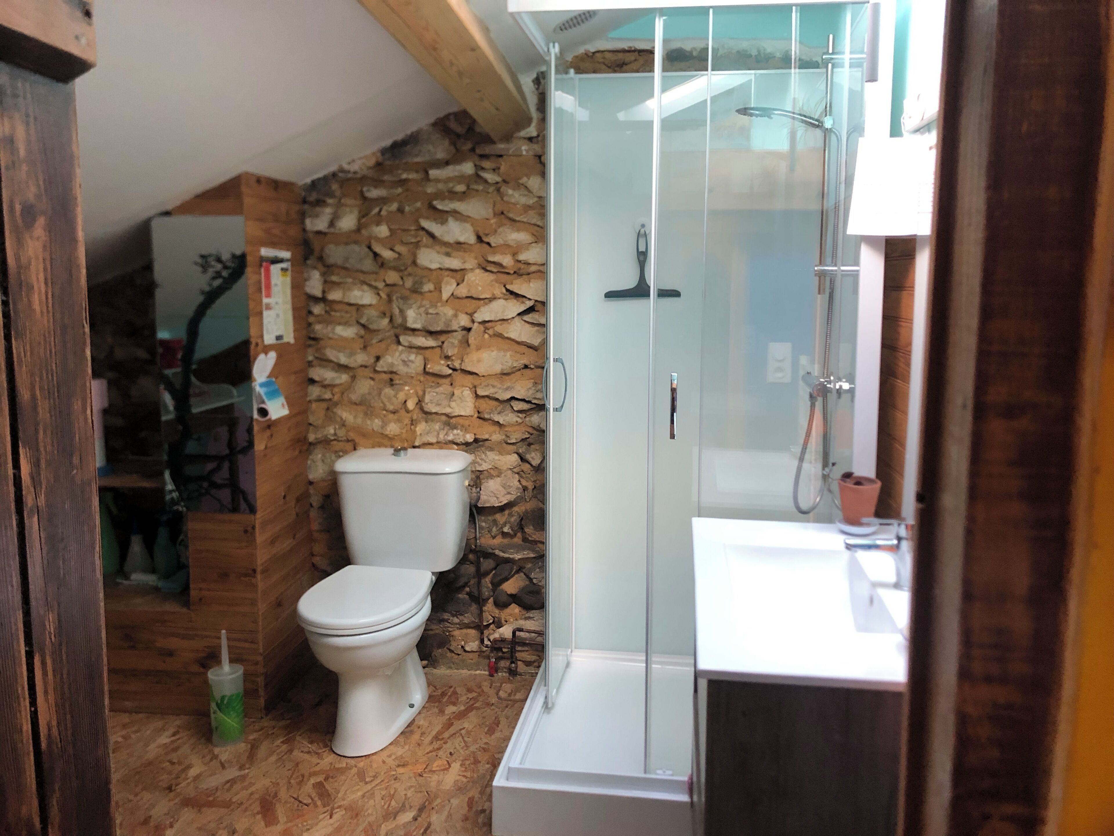 Een douche, handdoeken