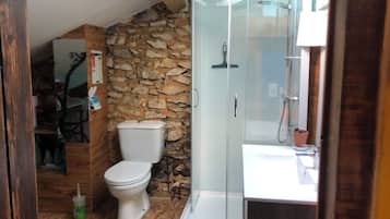 Een douche, handdoeken