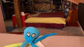 Decoración personalizada, muebles diferentes y escritorio