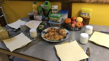 Petit déjeuner continental (6.5 EUR par personne)