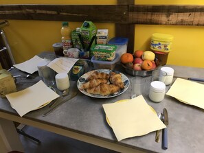 Café da manhã continental todos os dias (EUR 6.5 por pessoa) 