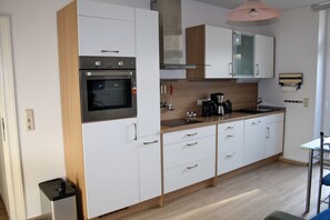 Appartement, 1 chambre | Cuisine privée | Réfrigérateur grande capacité avec congélateur, un four