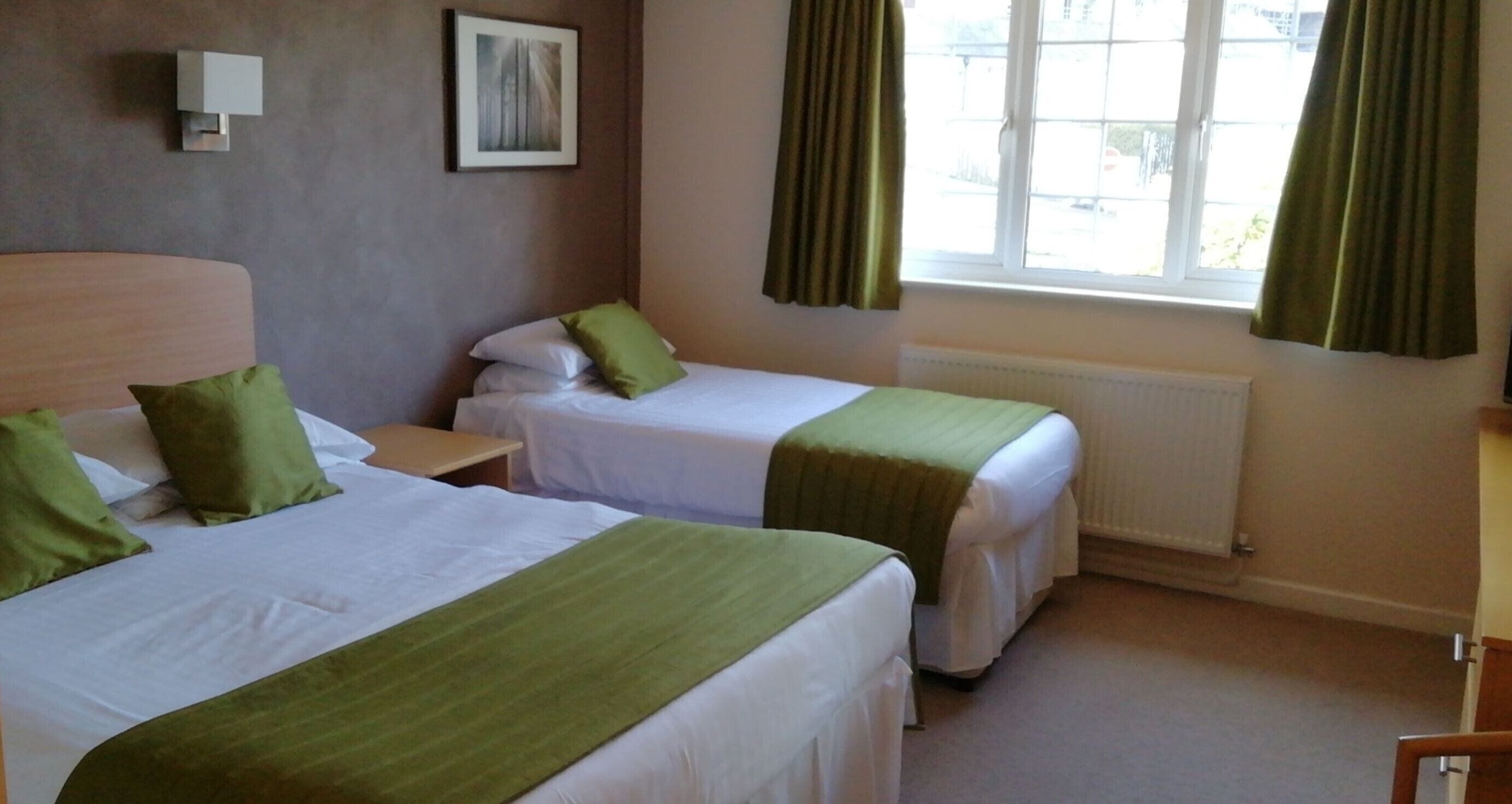 double room (with extra bed) | desk, laptop workspace, free wifi, bed sheets