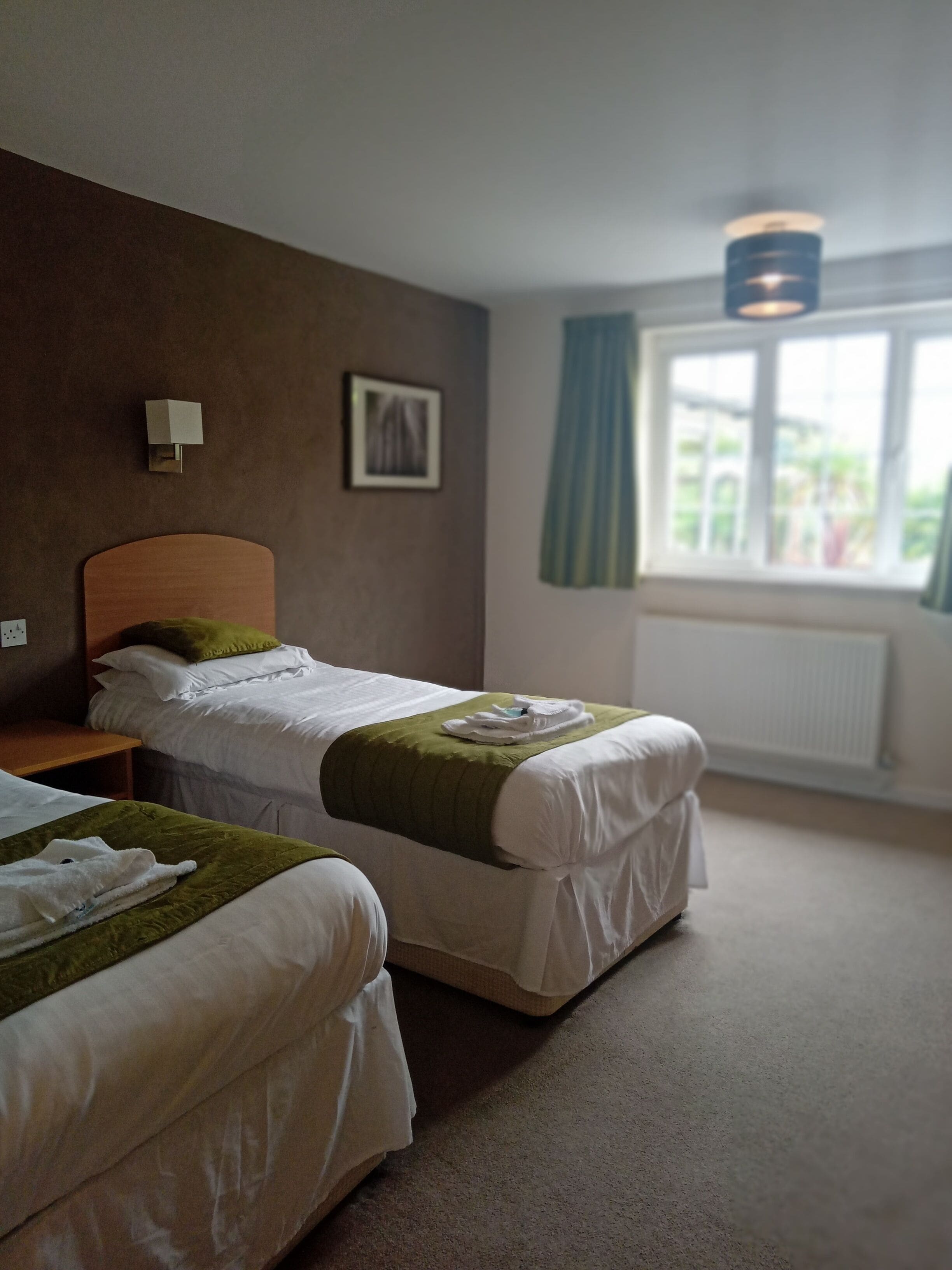 twin room, 2 single beds | desk, laptop workspace, free wifi, bed sheets