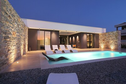 ヴィラズ ホームズ 4 ユー