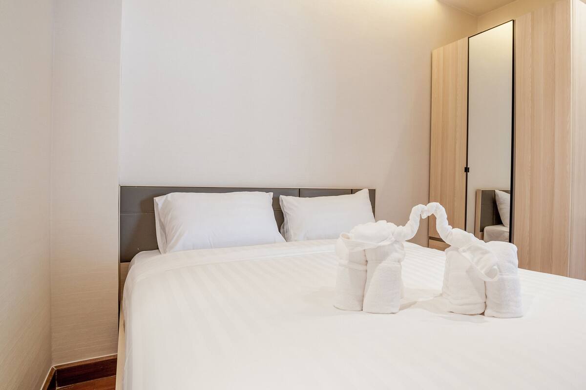 Superior appartement | Een bureau, verduisterende gordijnen