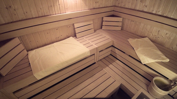 Couples treatment room(s), body treatments, aromatherapy