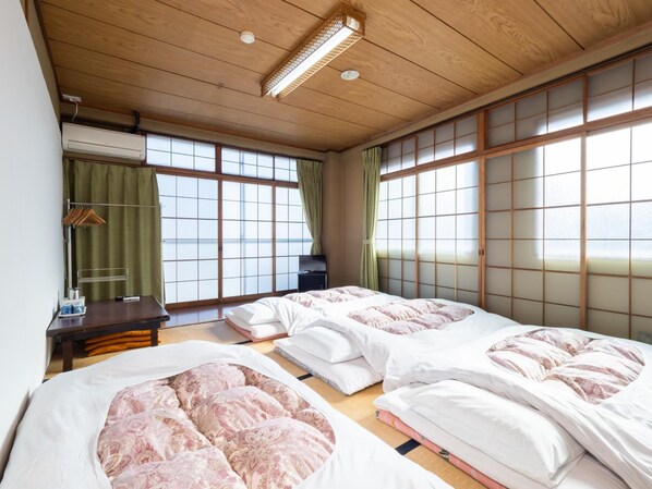 デスク、防音設備、WiFi (無料)