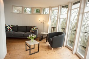 TV - Holiday house "Waldhaus Anne" in Niedeggen - with a view of the Rursee (Nideggen)