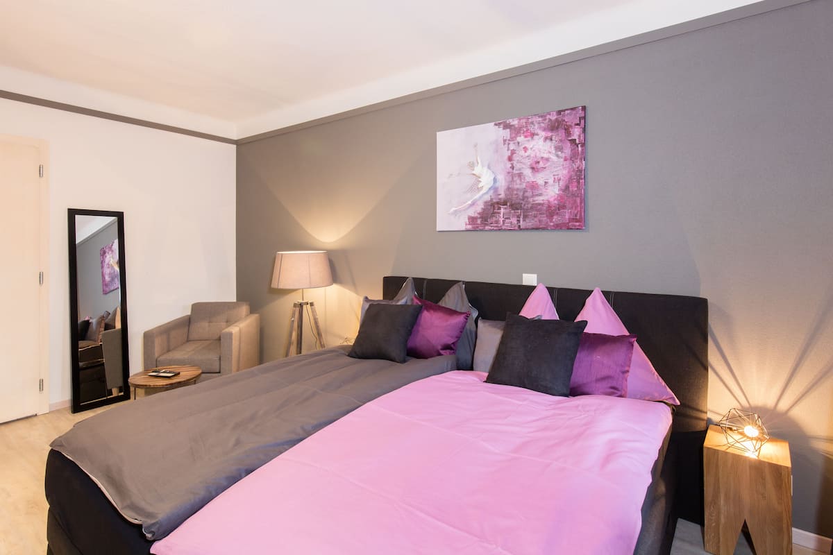 double room | hypo-allergenic bedding, pillow-top beds, individually decorated, desk