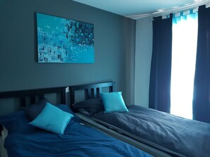Twin Room | Hypo-allergenic bedding, pillowtop beds, individually decorated, desk - Auberge de l'Union (Lens)